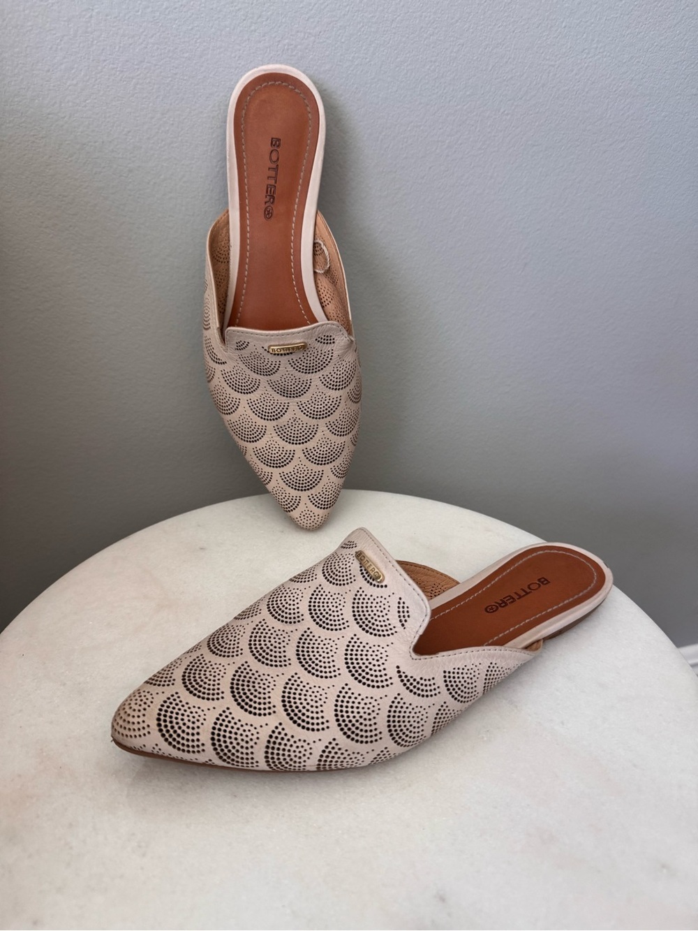Bottero Beige Laser-Cut Pointed Mule Size 8